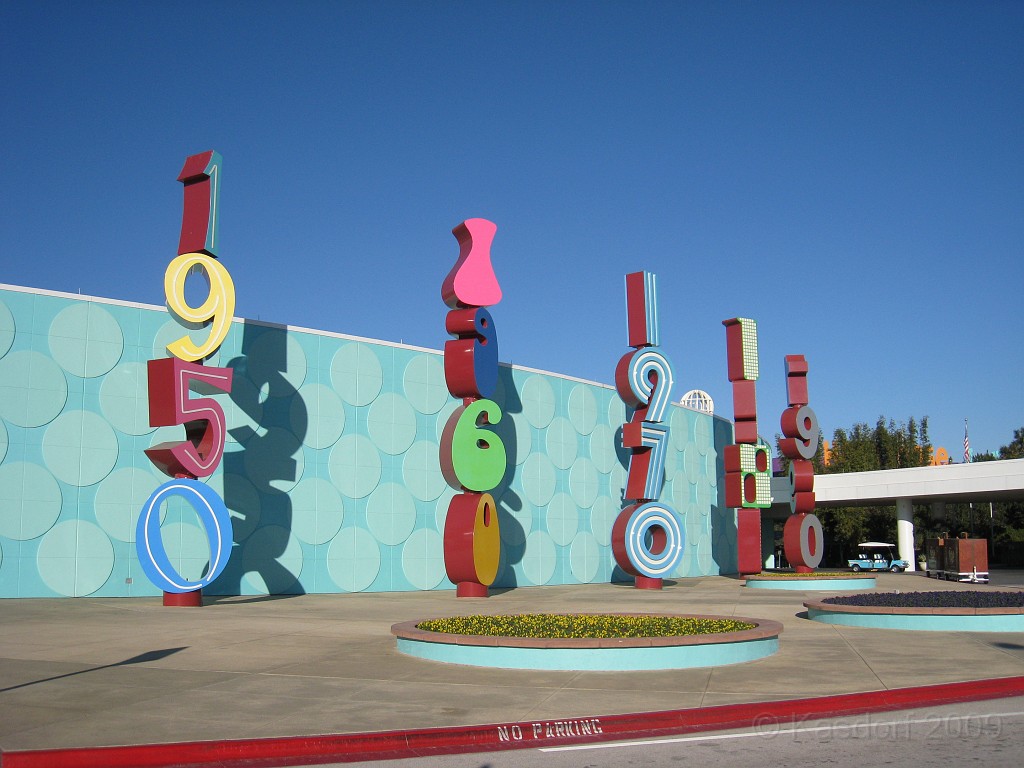 Disney 2010 D1 0594.jpg - January 9-11, 2010 Disney World Florida. Went to run the marathon. Saturday, fly down, check in, go to Expo to pick up packet, then to see Blue Man Group in the evening.